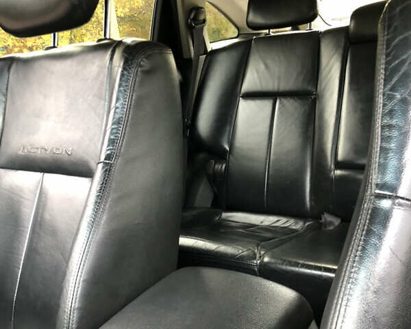 Белый Cанг Йонг Актион, объемом двигателя 2 л и пробегом 214 тыс. км за 6700 $, фото 7 на Automoto.ua