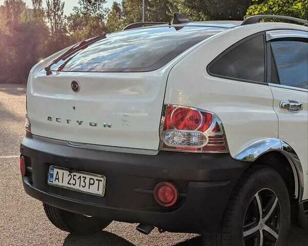 Белый Cанг Йонг Актион, объемом двигателя 2.3 л и пробегом 85 тыс. км за 8000 $, фото 2 на Automoto.ua