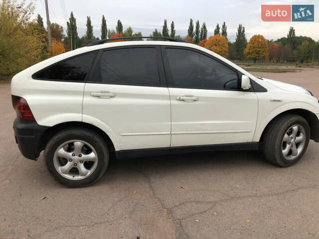 Белый Cанг Йонг Актион, объемом двигателя 2 л и пробегом 214 тыс. км за 6700 $, фото 2 на Automoto.ua