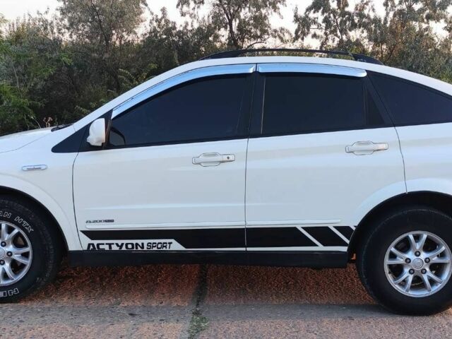 Белый Cанг Йонг Актион, объемом двигателя 2 л и пробегом 170 тыс. км за 6500 $, фото 1 на Automoto.ua