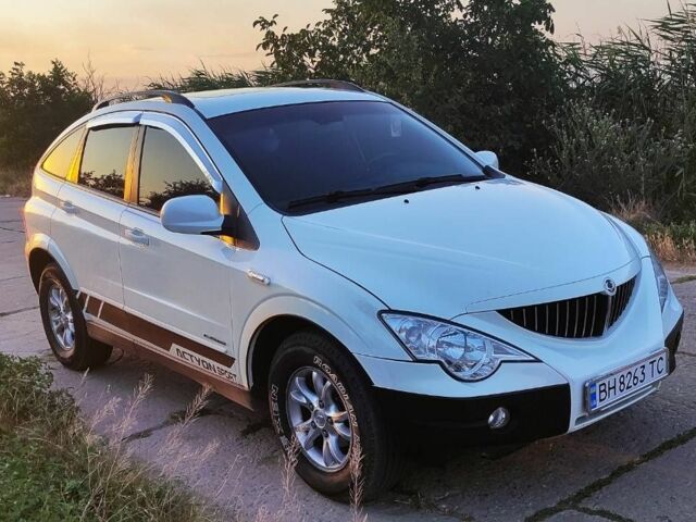 Белый Cанг Йонг Актион, объемом двигателя 2 л и пробегом 170 тыс. км за 6500 $, фото 3 на Automoto.ua