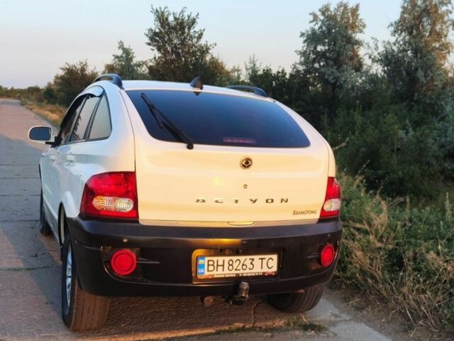 Белый Cанг Йонг Актион, объемом двигателя 2 л и пробегом 170 тыс. км за 6500 $, фото 4 на Automoto.ua