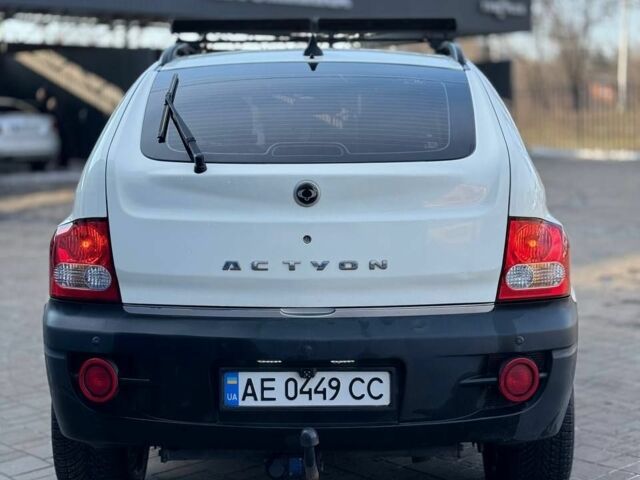 Білий Cанг Йонг Actyon, об'ємом двигуна 2 л та пробігом 220 тис. км за 5900 $, фото 5 на Automoto.ua