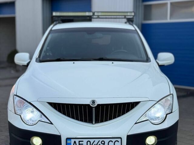 Білий Cанг Йонг Actyon, об'ємом двигуна 2 л та пробігом 220 тис. км за 5900 $, фото 1 на Automoto.ua