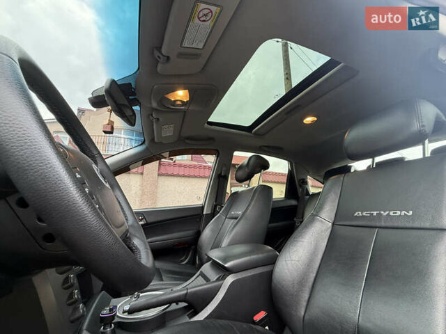 Белый Cанг Йонг Актион, объемом двигателя 2 л и пробегом 173 тыс. км за 6100 $, фото 10 на Automoto.ua