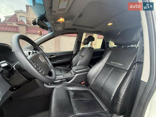 Белый Cанг Йонг Актион, объемом двигателя 2 л и пробегом 173 тыс. км за 6100 $, фото 9 на Automoto.ua