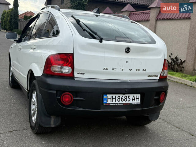 Белый Cанг Йонг Актион, объемом двигателя 2 л и пробегом 173 тыс. км за 6100 $, фото 5 на Automoto.ua