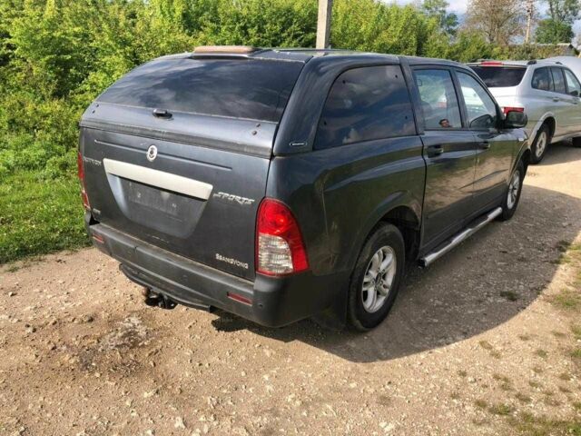 Черный Cанг Йонг Актион, объемом двигателя 2 л и пробегом 155 тыс. км за 1999 $, фото 2 на Automoto.ua