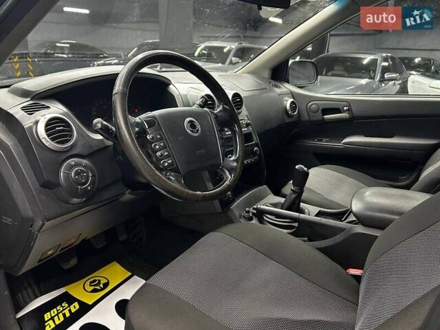 Черный Cанг Йонг Актион, объемом двигателя 0 л и пробегом 142 тыс. км за 9000 $, фото 6 на Automoto.ua