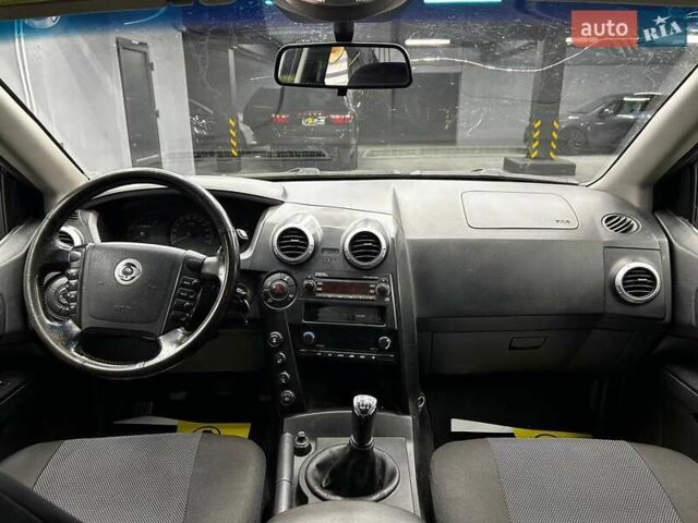 Черный Cанг Йонг Актион, объемом двигателя 0 л и пробегом 142 тыс. км за 9000 $, фото 8 на Automoto.ua