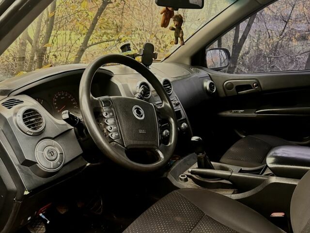 Cанг Йонг Actyon 2012 у Краматорске на Automoto.ua Чорний Cанг Йонг Actyon, об'ємом двигуна 2 л та пробігом 209 тис. км за 4519 $, фото 5 на Automoto.ua