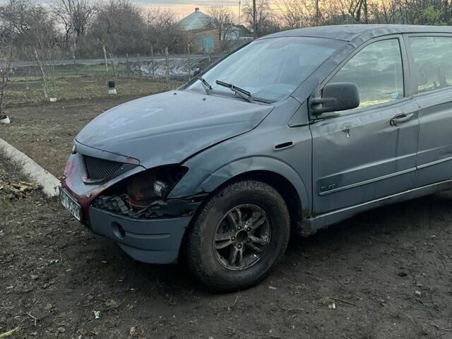 Красный Cанг Йонг Актион, объемом двигателя 2 л и пробегом 201 тыс. км за 2616 $, фото 2 на Automoto.ua