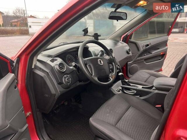 Красный Cанг Йонг Актион, объемом двигателя 2 л и пробегом 244 тыс. км за 6500 $, фото 4 на Automoto.ua