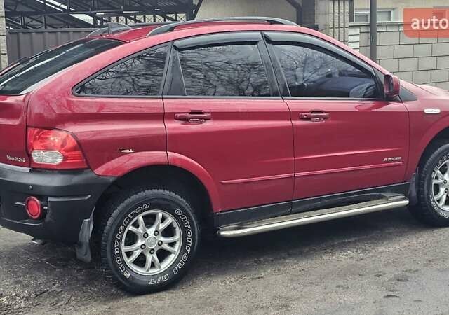Красный Cанг Йонг Актион, объемом двигателя 2 л и пробегом 170 тыс. км за 4600 $, фото 2 на Automoto.ua