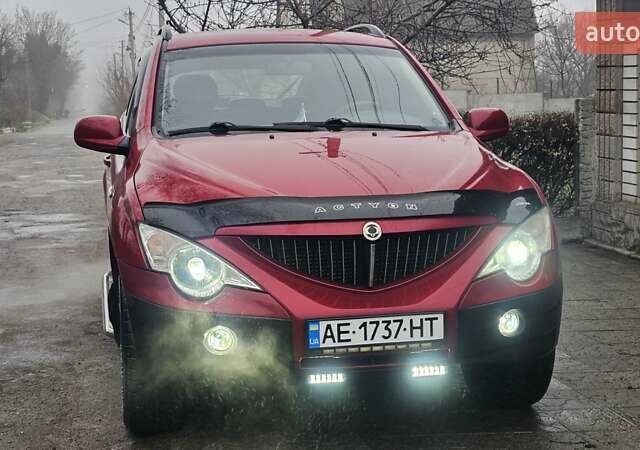 Красный Cанг Йонг Актион, объемом двигателя 2 л и пробегом 170 тыс. км за 4600 $, фото 12 на Automoto.ua