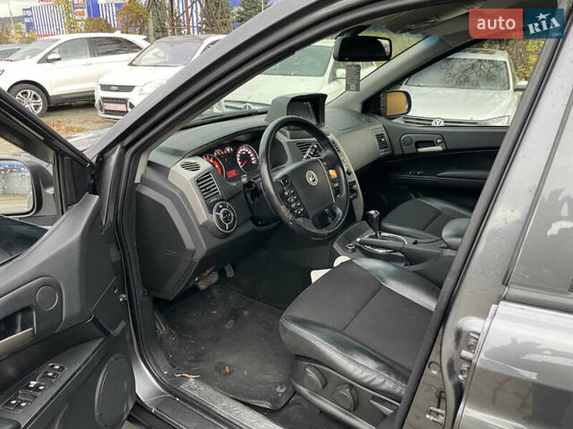 Серый Cанг Йонг Актион, объемом двигателя 2 л и пробегом 235 тыс. км за 8900 $, фото 4 на Automoto.ua