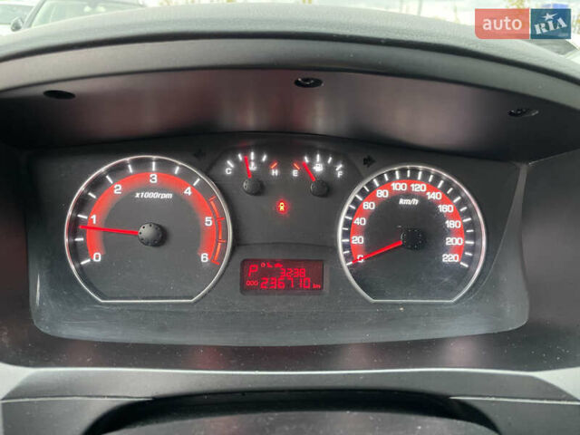 Серый Cанг Йонг Актион, объемом двигателя 2 л и пробегом 235 тыс. км за 8900 $, фото 8 на Automoto.ua