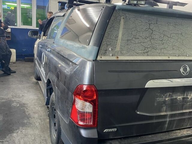 Серый Cанг Йонг Актион, объемом двигателя 2 л и пробегом 209 тыс. км за 4500 $, фото 2 на Automoto.ua