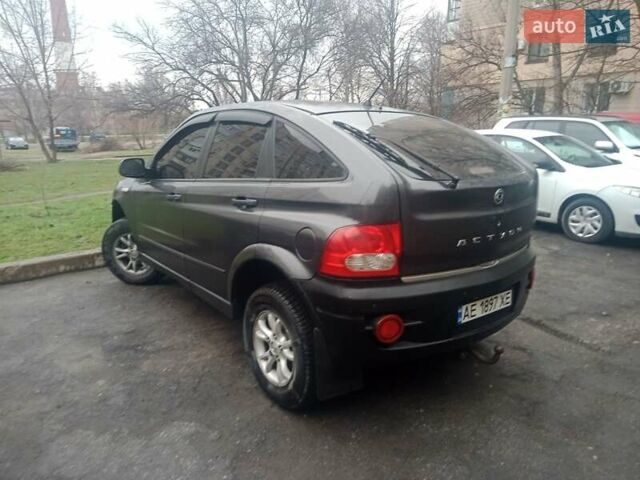 Серый Cанг Йонг Актион, объемом двигателя 2 л и пробегом 197 тыс. км за 6000 $, фото 4 на Automoto.ua