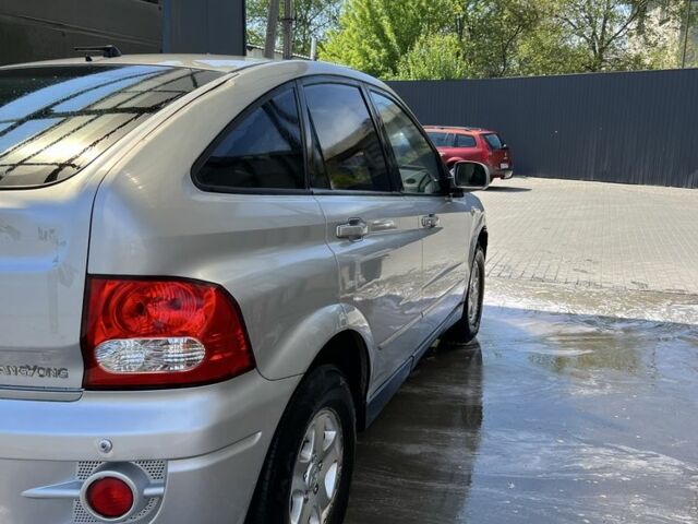 Серый Cанг Йонг Актион, объемом двигателя 2 л и пробегом 200 тыс. км за 3500 $, фото 1 на Automoto.ua