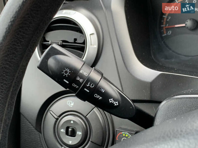 Серый Cанг Йонг Актион, объемом двигателя 2.3 л и пробегом 244 тыс. км за 4755 $, фото 40 на Automoto.ua