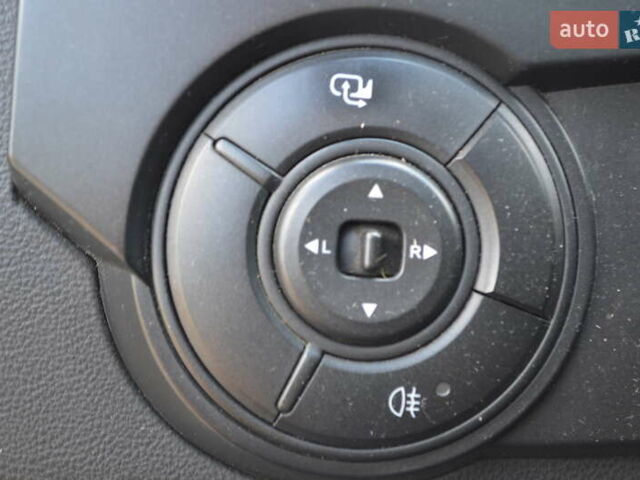 Серый Cанг Йонг Актион, объемом двигателя 2 л и пробегом 127 тыс. км за 5900 $, фото 19 на Automoto.ua