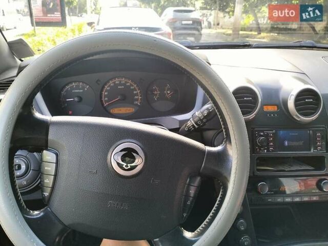 Серый Cанг Йонг Актион, объемом двигателя 2 л и пробегом 128 тыс. км за 5300 $, фото 2 на Automoto.ua