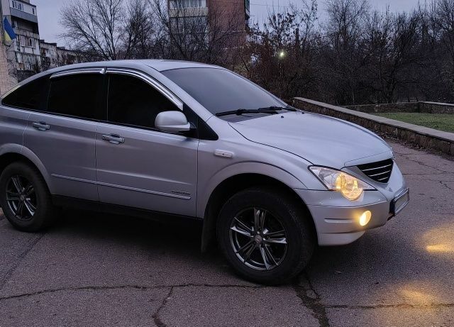 Серый Cанг Йонг Актион, объемом двигателя 2 л и пробегом 142 тыс. км за 5800 $, фото 3 на Automoto.ua