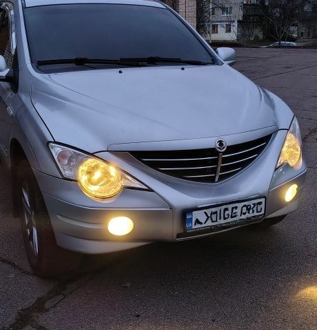 Серый Cанг Йонг Актион, объемом двигателя 2 л и пробегом 142 тыс. км за 5800 $, фото 7 на Automoto.ua