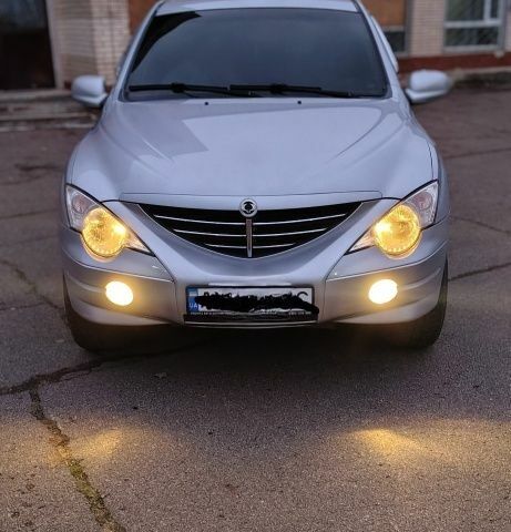 Серый Cанг Йонг Актион, объемом двигателя 2 л и пробегом 142 тыс. км за 5800 $, фото 2 на Automoto.ua