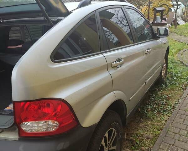 Серый Cанг Йонг Актион, объемом двигателя 2 л и пробегом 99 тыс. км за 8200 $, фото 3 на Automoto.ua