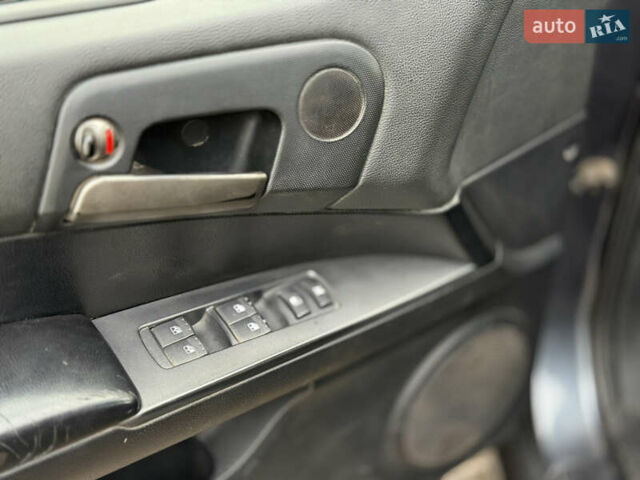 Серый Cанг Йонг Актион, объемом двигателя 2 л и пробегом 155 тыс. км за 5950 $, фото 11 на Automoto.ua
