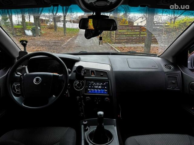 Сірий Cанг Йонг KYRON DELUXE, об'ємом двигуна 2 л та пробігом 220 тис. км за 8390 $, фото 22 на Automoto.ua