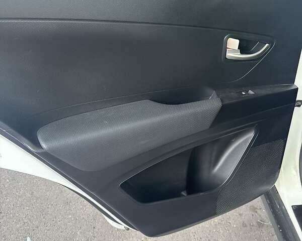 Білий Cанг Йонг Korando, об'ємом двигуна 2 л та пробігом 130 тис. км за 7800 $, фото 10 на Automoto.ua