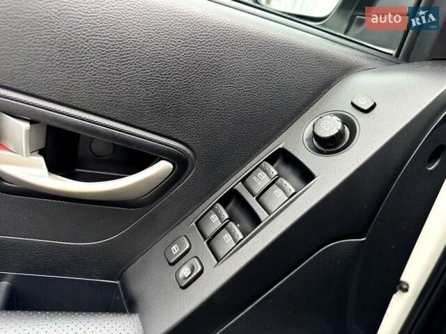 Білий Cанг Йонг Korando, об'ємом двигуна 2 л та пробігом 62 тис. км за 10999 $, фото 22 на Automoto.ua