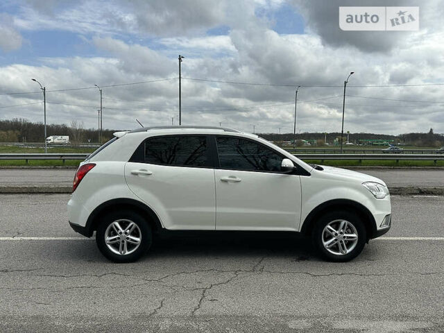 Білий Cанг Йонг Korando, об'ємом двигуна 2 л та пробігом 197 тис. км за 7999 $, фото 1 на Automoto.ua