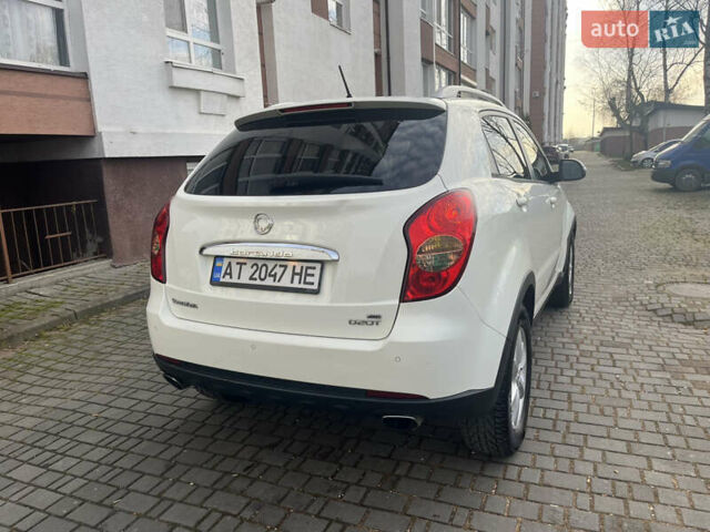 Белый Cанг Йонг Корандо, объемом двигателя 2 л и пробегом 220 тыс. км за 8400 $, фото 6 на Automoto.ua