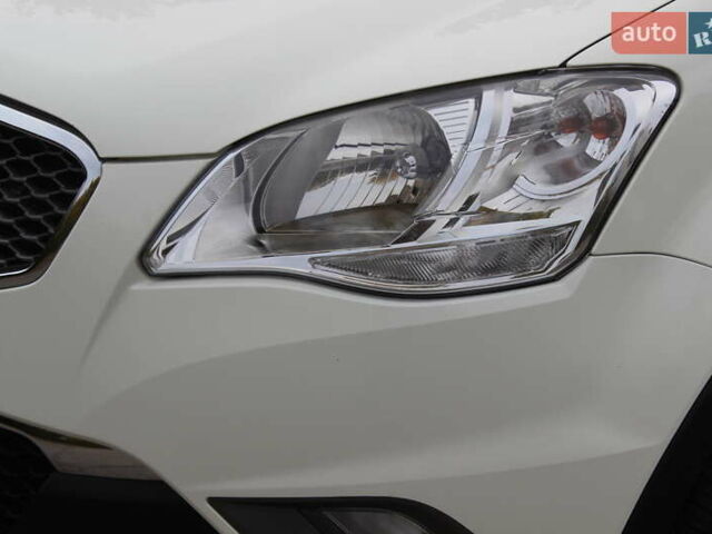 Білий Cанг Йонг Korando, об'ємом двигуна 2 л та пробігом 62 тис. км за 11700 $, фото 9 на Automoto.ua