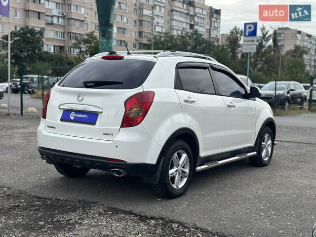 Белый Cанг Йонг Корандо, объемом двигателя 2 л и пробегом 229 тыс. км за 8400 $, фото 4 на Automoto.ua