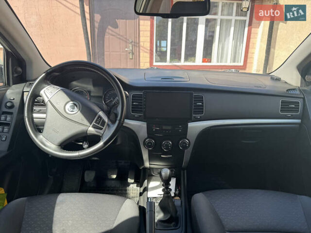 Білий Cанг Йонг Korando, об'ємом двигуна 2 л та пробігом 217 тис. км за 10499 $, фото 6 на Automoto.ua