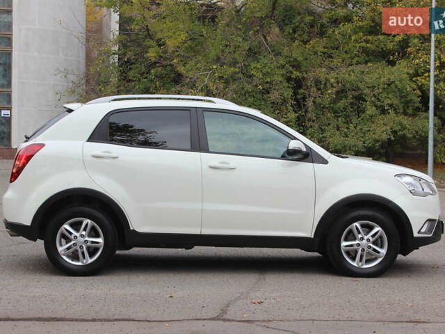 Білий Cанг Йонг Korando, об'ємом двигуна 2 л та пробігом 62 тис. км за 11700 $, фото 4 на Automoto.ua