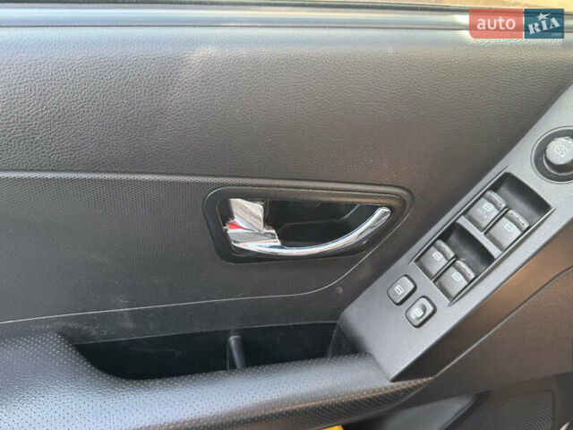 Білий Cанг Йонг Korando, об'ємом двигуна 2 л та пробігом 217 тис. км за 10499 $, фото 9 на Automoto.ua