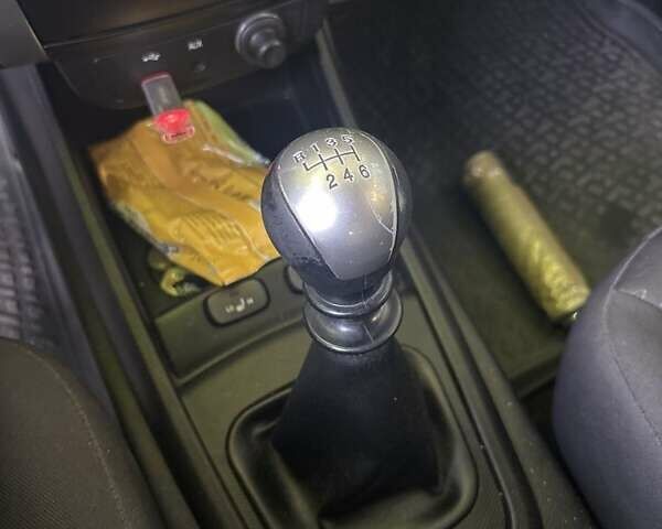 Білий Cанг Йонг Korando, об'ємом двигуна 2 л та пробігом 130 тис. км за 7800 $, фото 6 на Automoto.ua