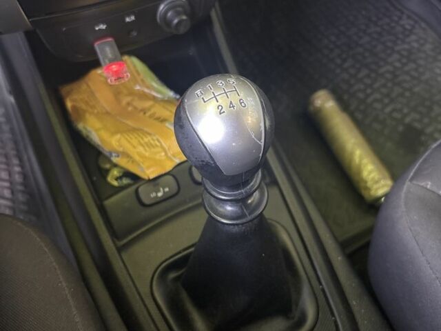 Білий Cанг Йонг Korando, об'ємом двигуна 2 л та пробігом 130 тис. км за 7800 $, фото 7 на Automoto.ua