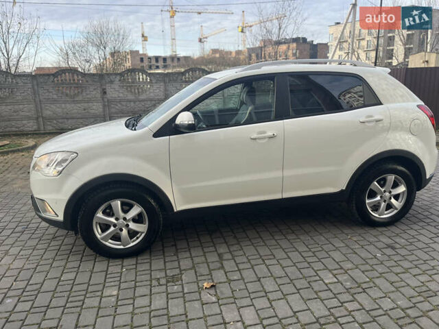 Белый Cанг Йонг Корандо, объемом двигателя 2 л и пробегом 220 тыс. км за 8400 $, фото 12 на Automoto.ua