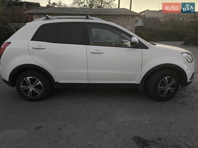 Білий Cанг Йонг Korando, об'ємом двигуна 2 л та пробігом 197 тис. км за 7600 $, фото 3 на Automoto.ua
