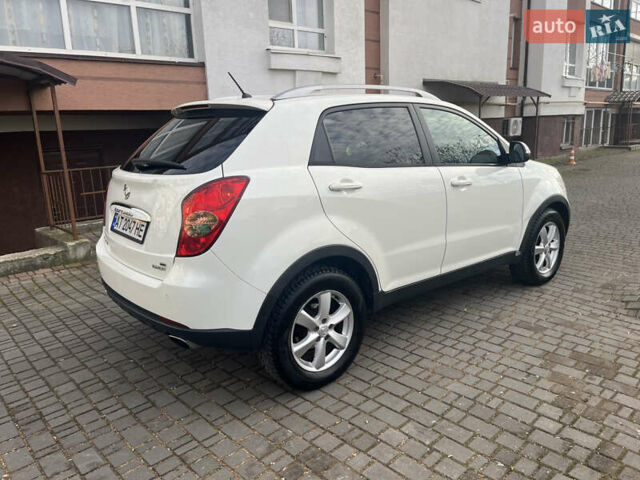 Белый Cанг Йонг Корандо, объемом двигателя 2 л и пробегом 220 тыс. км за 8400 $, фото 5 на Automoto.ua