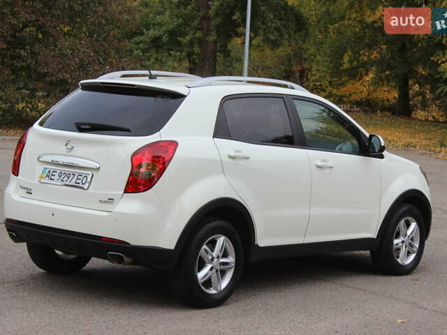 Білий Cанг Йонг Korando, об'ємом двигуна 2 л та пробігом 62 тис. км за 11700 $, фото 5 на Automoto.ua