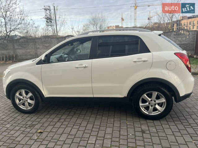 Белый Cанг Йонг Корандо, объемом двигателя 2 л и пробегом 220 тыс. км за 8400 $, фото 11 на Automoto.ua