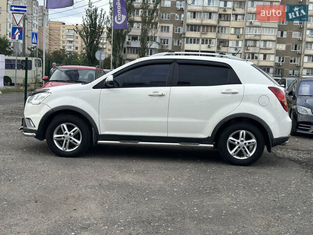 Белый Cанг Йонг Корандо, объемом двигателя 2 л и пробегом 229 тыс. км за 8400 $, фото 7 на Automoto.ua